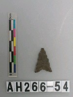 藏品(打製凹底石鏃)的圖片